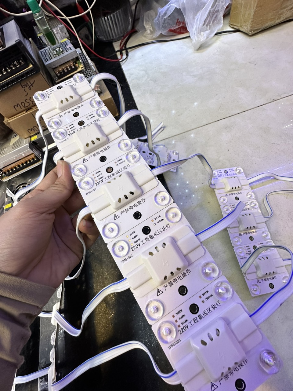 Led mành 4b vuông 220v trắng trong nhà